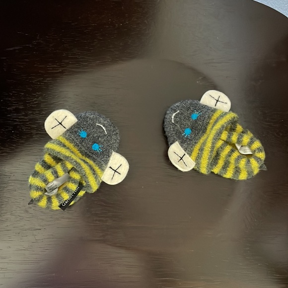 ADORABLE Garnet Hill 0-6month Bee Slippers - Picture 2 of 6